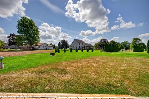 Exterior - 8150 Boulder Dr, Davison, MI 48423 photo 7 of 8