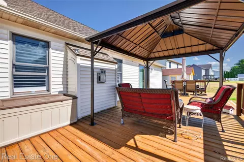 Exterior - 8150 Boulder Dr, Davison, MI 48423 photo 6 of 8