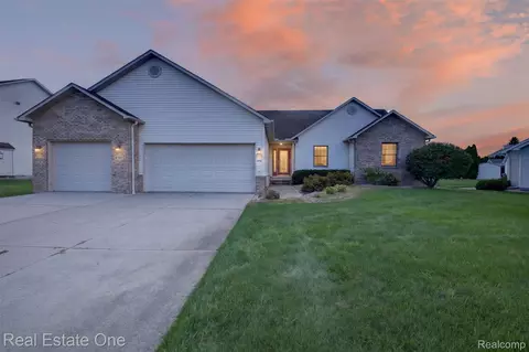 Exterior - 8150 Boulder Dr, Davison, MI 48423 photo 8 of 8