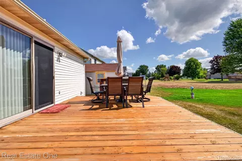 Exterior - 8150 Boulder Dr, Davison, MI 48423 photo 5 of 8