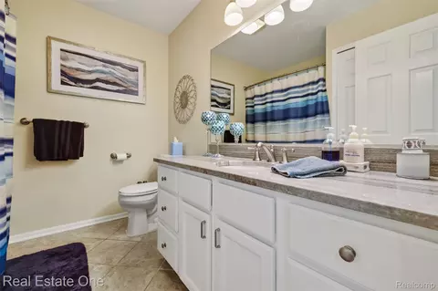 Bath - 8150 Boulder Dr, Davison, MI 48423 photo 3 of 6