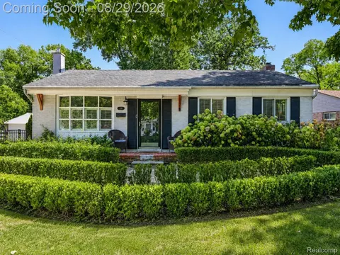 924 Allen Dr, Northville, MI 48167