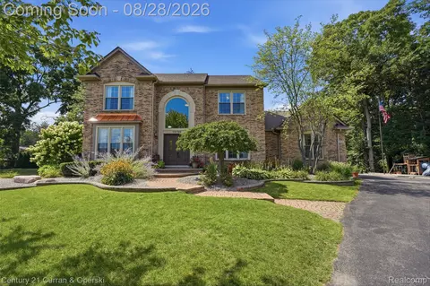 39790 Foxway Ct, Northville, MI 48167