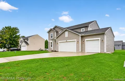 4465 Daniel Dr, Grand Blanc, MI 48439