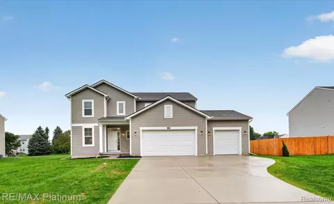 4465 Daniel Dr, Grand Blanc, MI 48439