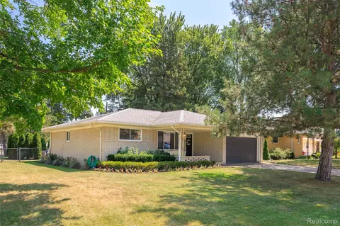42460 Hanks Ln, Sterling Heights, MI 48314