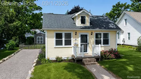 109 N Andrews St, Lake Orion, MI 48362