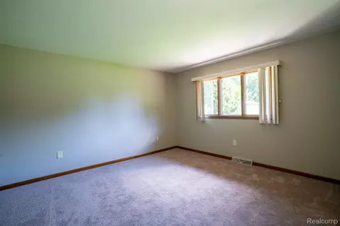 Bedroom - 12900 Maxwell Rd, Carleton, MI 48117 photo 6 of 8