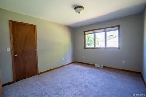 Bedroom - 12900 Maxwell Rd, Carleton, MI 48117 photo 4 of 8