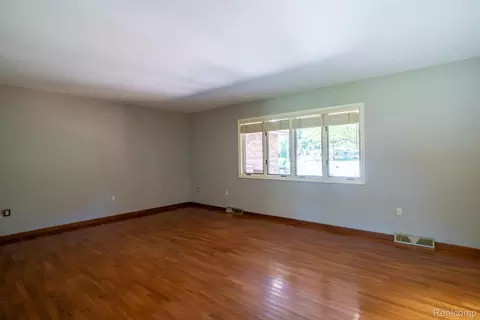 Living - 12900 Maxwell Rd, Carleton, MI 48117 photo 4 of 4