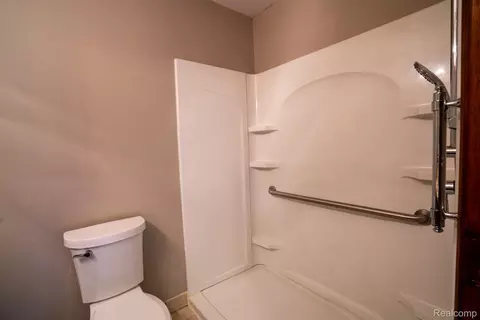 Bath - 12900 Maxwell Rd, Carleton, MI 48117 photo 3 of 4