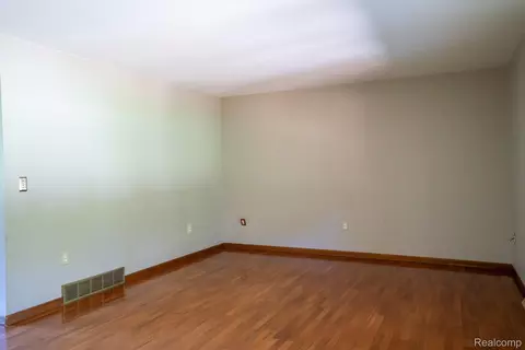 Living - 12900 Maxwell Rd, Carleton, MI 48117 photo 2 of 4