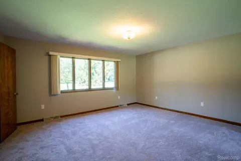 Bedroom - 12900 Maxwell Rd, Carleton, MI 48117 photo 2 of 8