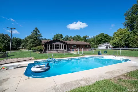 Exterior - 12900 Maxwell Rd, Carleton, MI 48117 photo 8 of 13