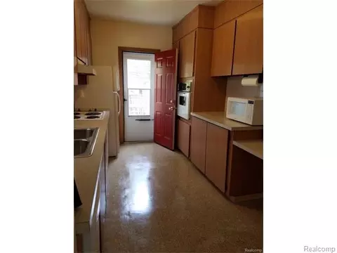 Kitchen - 617 E Bennett Ave, Ferndale, MI 48220 photo 2 of 3