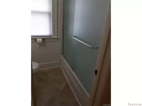 Bath - 617 E Bennett Ave, Ferndale, MI 48220 photo 1 of 1
