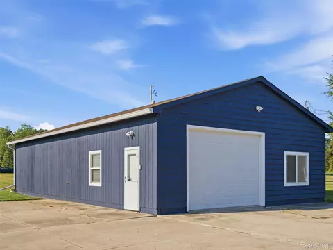 3391 Ray Rd, Fenton, MI 48439