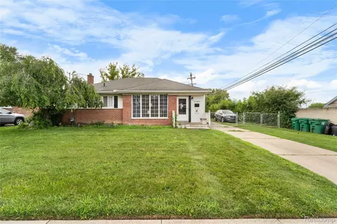 31426 Rush St, Garden City, MI 48135