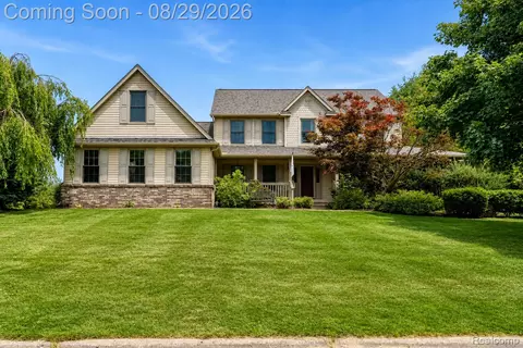 6837 Alta Dr, Brighton, MI 48116