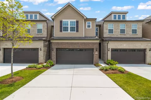 208 Addison Cir, Commerce, MI 48390