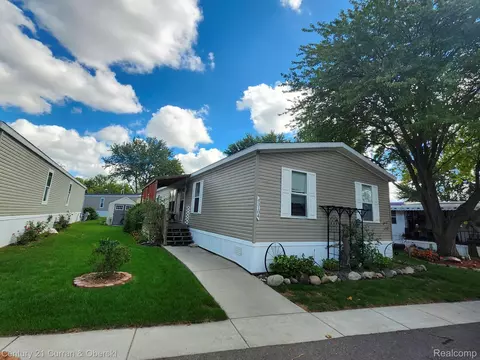 43104 Riviera Ave, Sterling Heights, MI 48314