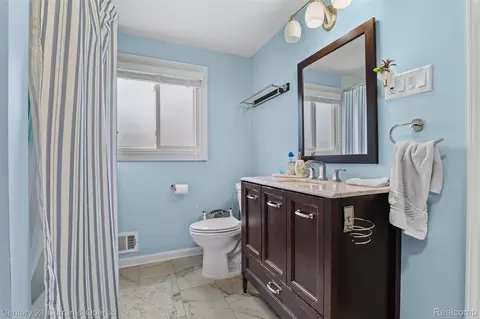 Bath - 18285 Outer Dr, Dearborn, MI 48128 photo 1 of 2