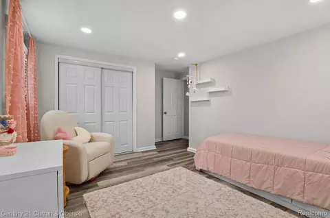 Bedroom - 18285 Outer Dr, Dearborn, MI 48128 photo 3 of 5