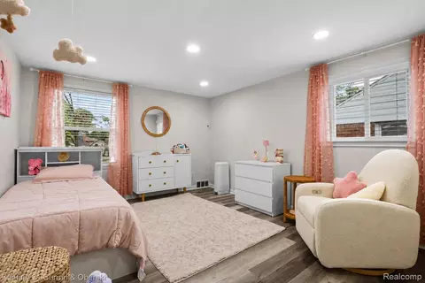 Bedroom - 18285 Outer Dr, Dearborn, MI 48128 photo 4 of 5