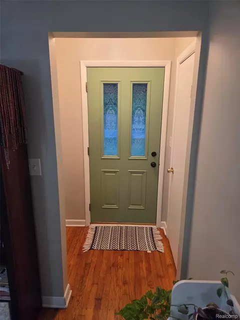 Entry Way - 829 Exchange St, Owosso, MI 48867 photo 1 of 1