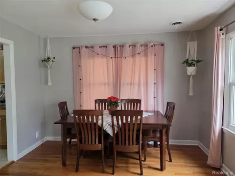 Dining - 829 Exchange St, Owosso, MI 48867 photo 1 of 1
