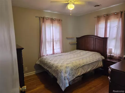 Bedroom - 829 Exchange St, Owosso, MI 48867 photo 2 of 5