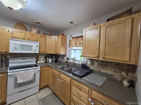 Kitchen - 829 Exchange St, Owosso, MI 48867 photo 1 of 3