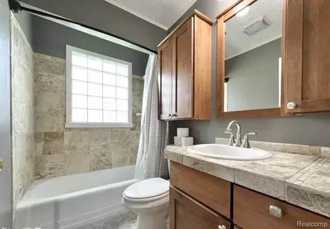 Bath - 829 Exchange St, Owosso, MI 48867 photo 1 of 1