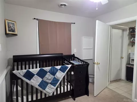 Bedroom - 829 Exchange St, Owosso, MI 48867 photo 4 of 5