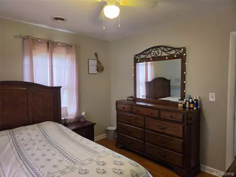 Bedroom - 829 Exchange St, Owosso, MI 48867 photo 1 of 5
