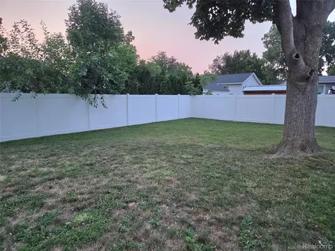 Exterior - 829 Exchange St, Owosso, MI 48867 photo 5 of 5