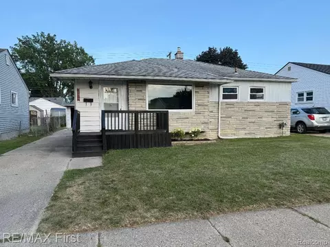 29570 Rosemont St, Roseville, MI 48066