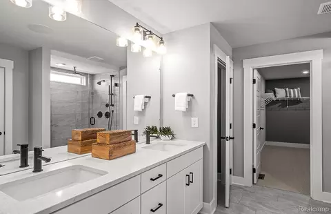 Bath - 693 Gretchen Ln, Saline, MI 48176 photo 1 of 1