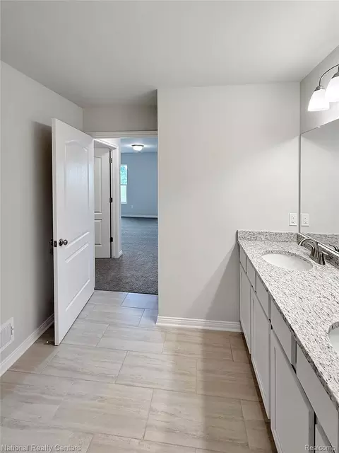 Bath - 376 Devonshire Dr #29, Lapeer, MI 48446 photo 4 of 6