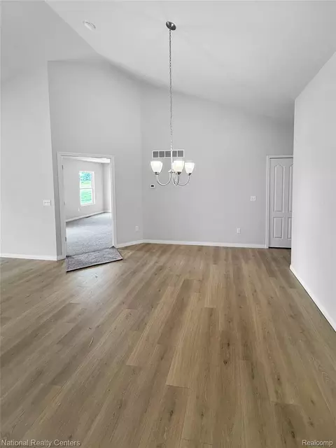 Dining - 376 Devonshire Dr #29, Lapeer, MI 48446 photo 1 of 3