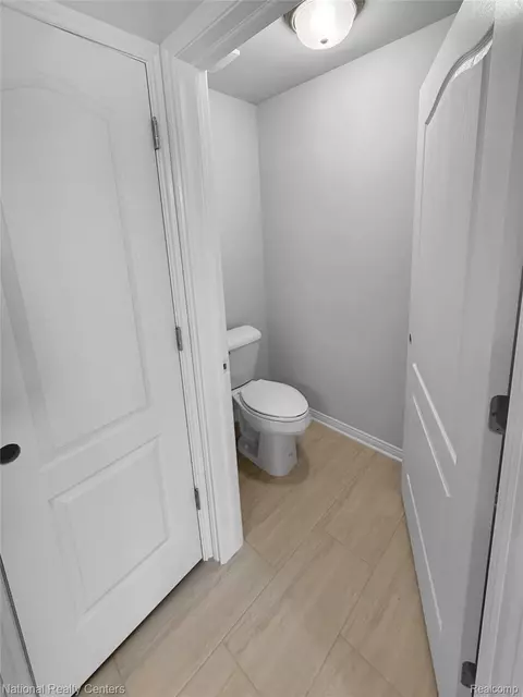 Bath - 376 Devonshire Dr #29, Lapeer, MI 48446 photo 3 of 6
