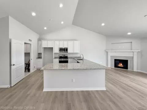 Living - 376 Devonshire Dr #29, Lapeer, MI 48446 photo 1 of 4
