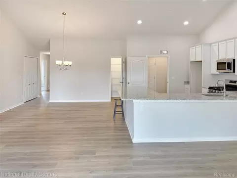 Living - 376 Devonshire Dr #29, Lapeer, MI 48446 photo 2 of 4