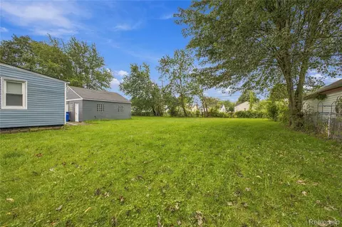Exterior - 11420 Maxwell Ave, Warren, MI 48089 photo 4 of 5