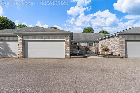 14430 Cove Creek Ct, Shelby Township, MI 48315