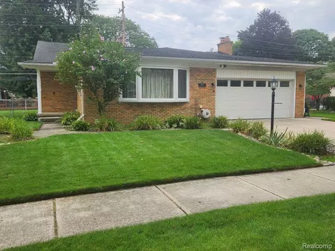 30127 Brookview Dr, Livonia, MI 48152