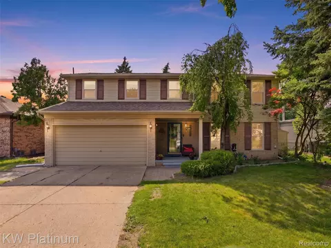 13615 Brookside Dr, Sterling Heights, MI 48313