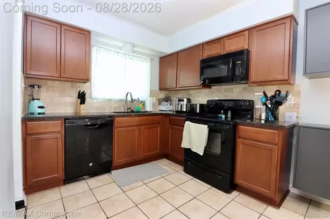 Kitchen - 34280 Harroun St, Wayne, MI 48184 photo 2 of 3