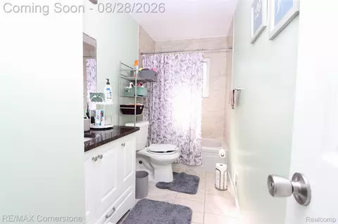 Bath - 34280 Harroun St, Wayne, MI 48184 photo 1 of 2
