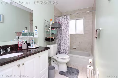 Bath - 34280 Harroun St, Wayne, MI 48184 photo 2 of 2